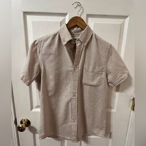 Linen-type men’s casual, button down shirt